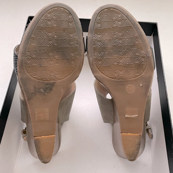 CL by Laundry Baja Sandals - Picture 6 of 9